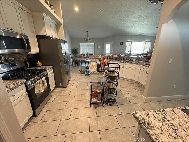 Photo - 17602 Main St