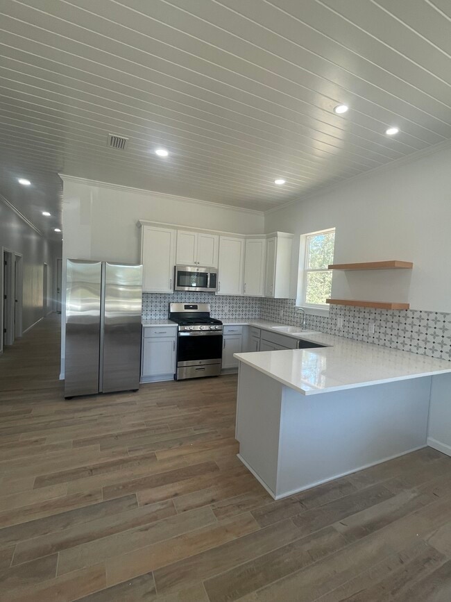 Photo - 311 Sherwood Rd