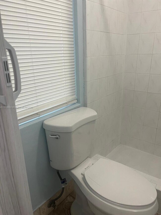 Photo - 671 E 12th Pl Unit b