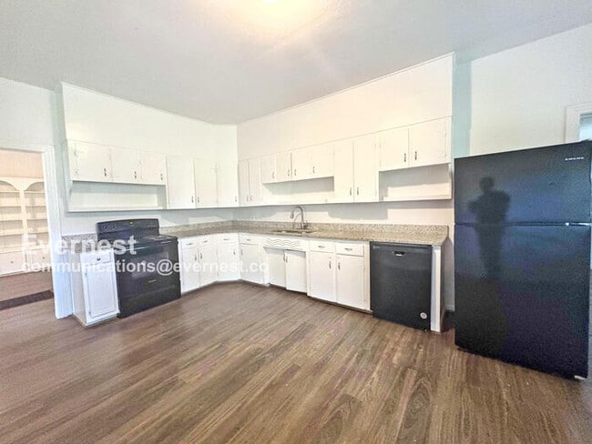 Photo - 253 11th Ave NE