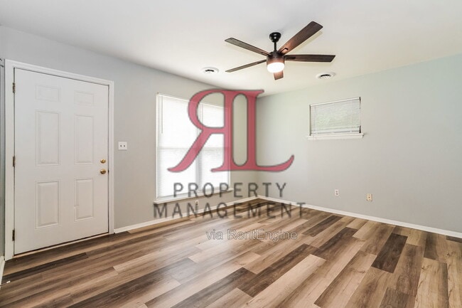 Photo - 1662 Hillcrest Ave