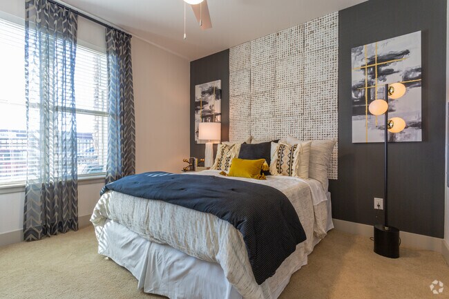 1BR, 1BA - 706 SF