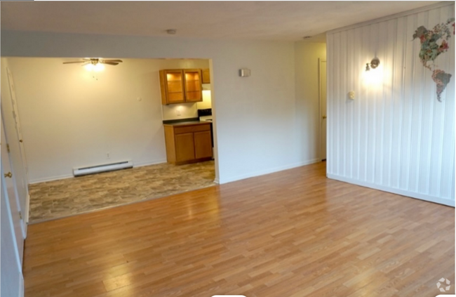 Building Photo - 207 Samoset St Unit C18 Rental