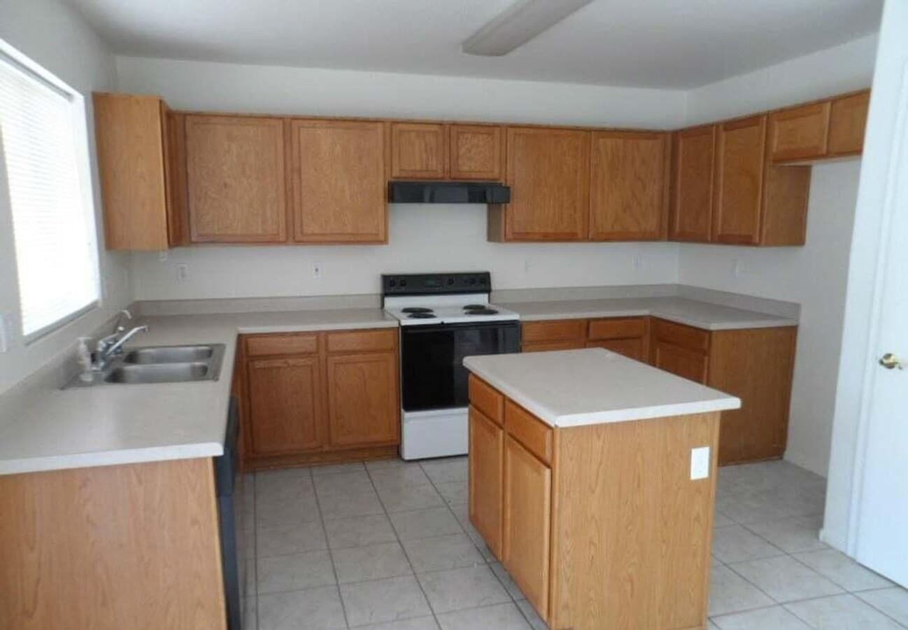 Photo - Great Open Floor Plan Near Stadium!
