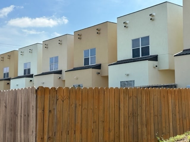 3836 W Daffodil Ave