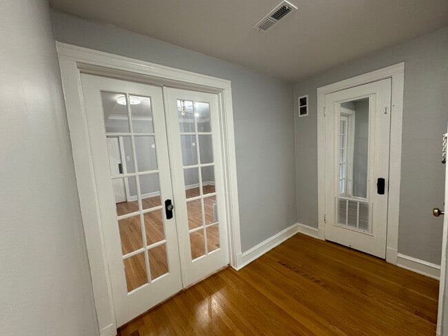 Photo - 4907 N Washtenaw Ave Unit 1