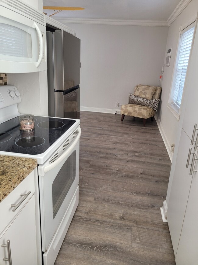 Photo - 400 SW 7th St