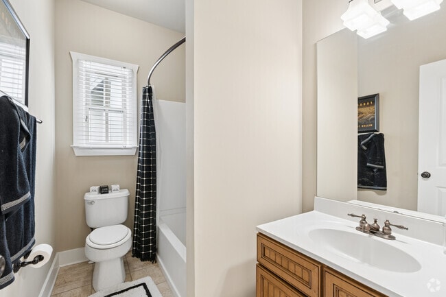 4BR, 4BA - 1,800SF - Primary Bathroom