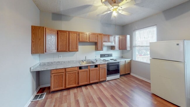 Photo - 2429 Christian St
