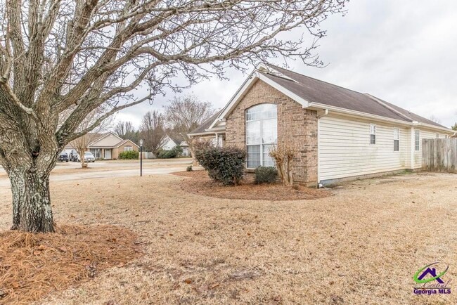 Photo - 462 Falkirk Dr