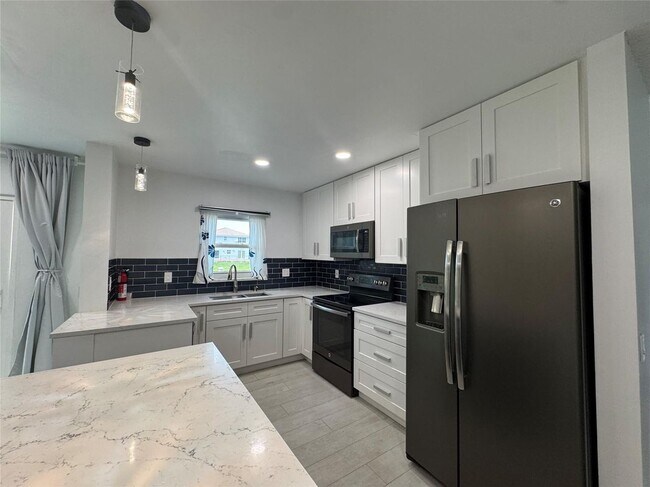 Photo - 7481 Santa Monica Dr