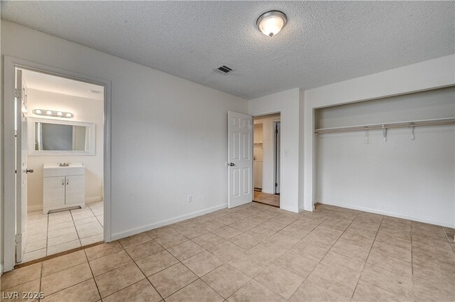 Photo - 1832 Goldfield St