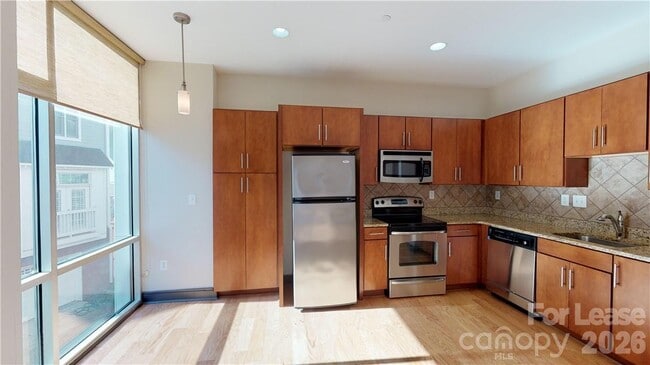 Photo - 2200 Lyndhurst Ave Unit 105