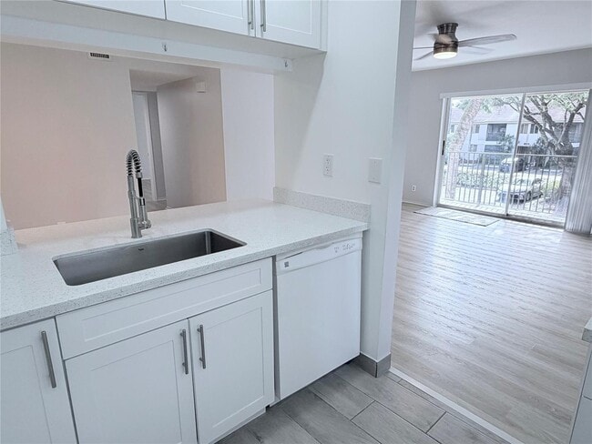 Building Photo - 117 Gardens Dr Unit 201