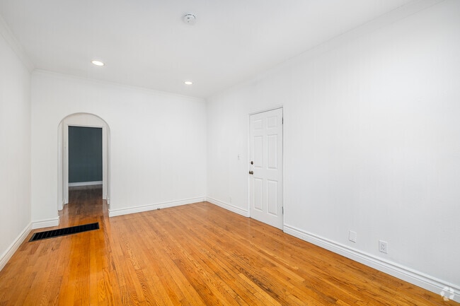 1BR, 1BA - 725SF - Living Room