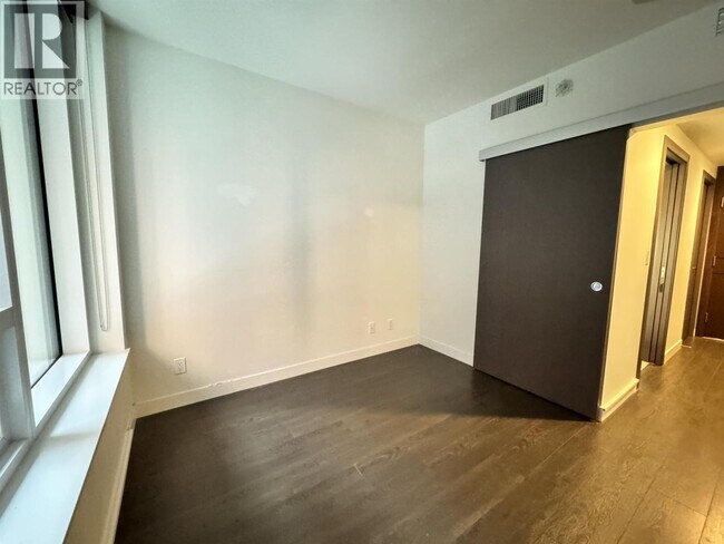 Photo - 68 Smithe St Unité 323