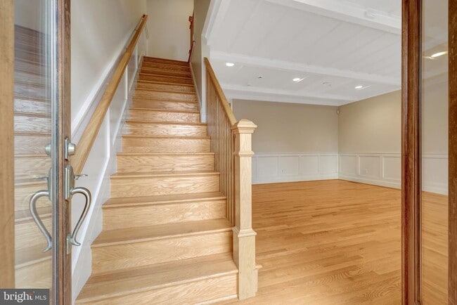 Photo - 229 Locust St SE