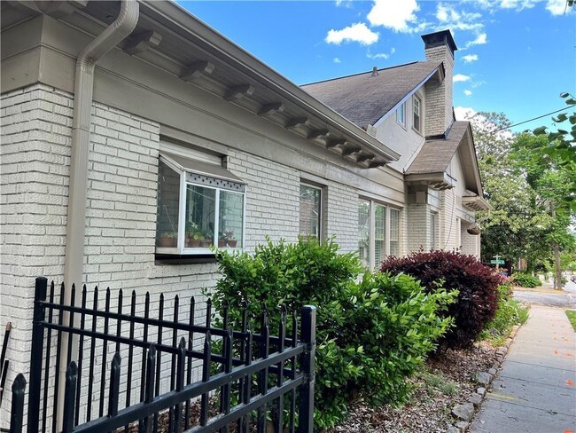 Photo - 616 Seminole Ave NE
