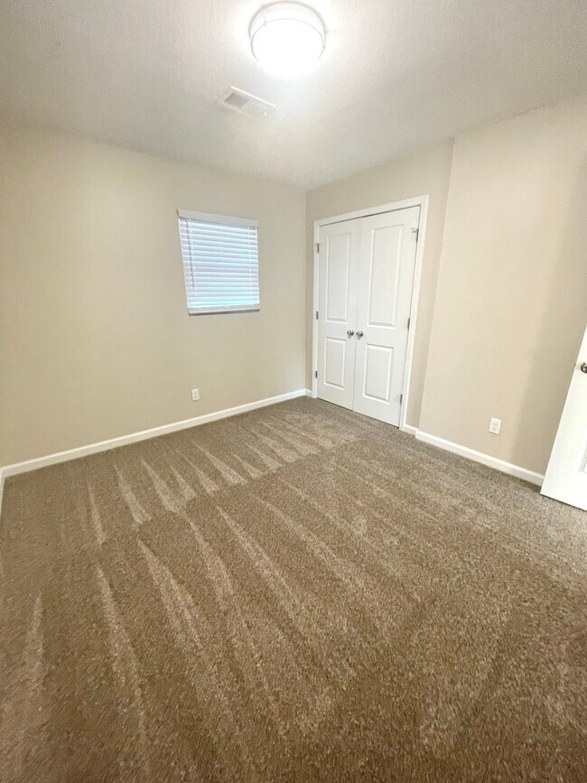 706 N Jackson St Townhome Townhome Rental in Spring Hill KS