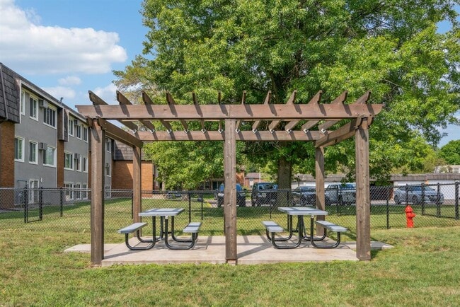 Photo - Pike Lake Apartments