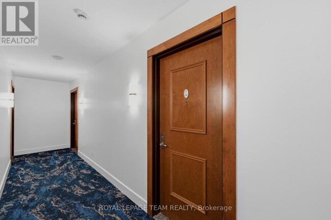 Photo - 242 Rideau St Unit 1002