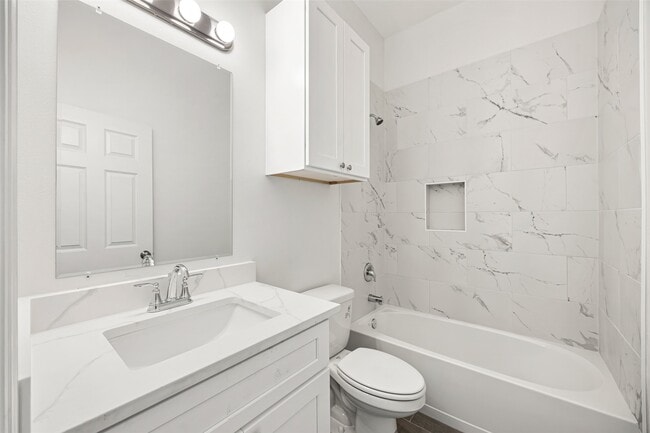 Photo - 1550 Lombardy St