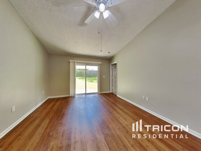 Photo - 7833 Manor Dr