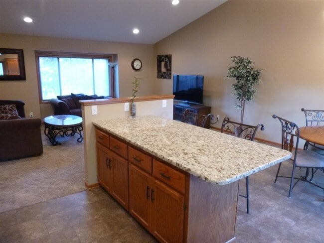 Photo - 4Bdrm-3bath Split NW Rochester