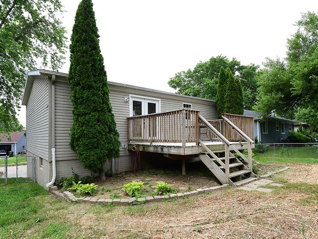 Photo - 4 bedroom / 3 bath in Yutan! Available Now!