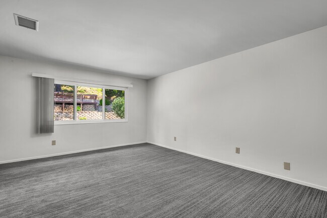 4076 Tropico Way