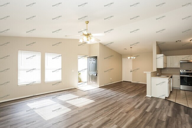 Photo - 2421 Poppy Ln