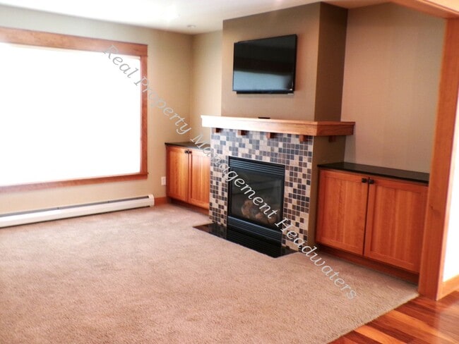 Photo - 5 Bedroom 2-1/2 Bath House for Rent