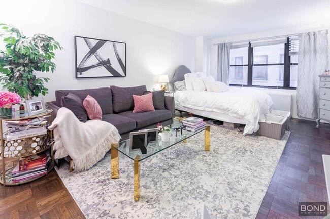 Building Photo - 96 Fifth Avenue Unit 7C Rental