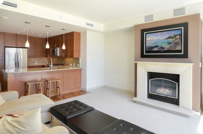 Photo - Luxury unit in Washington Square. Water/garbage included in rent/Plus mini storage. Central A/C t... Unit 1221