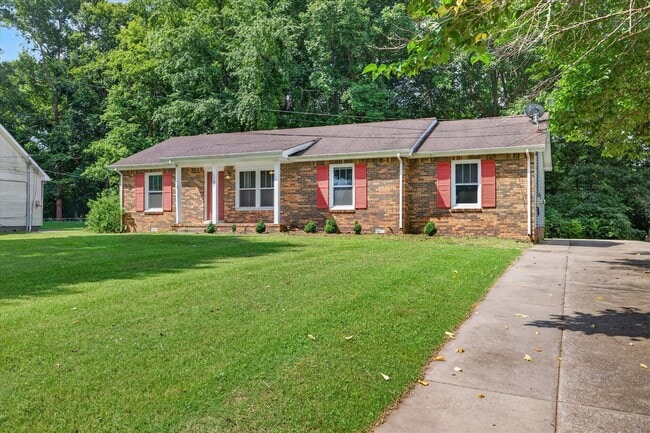 Photo - Pet Friendly Three Bedroom!