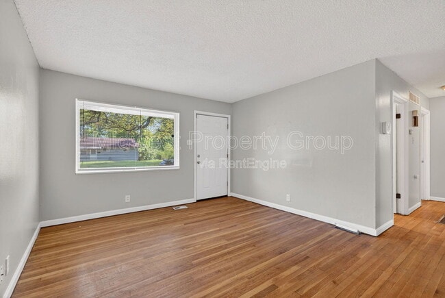 Building Photo - 257 Glen Garry Rd