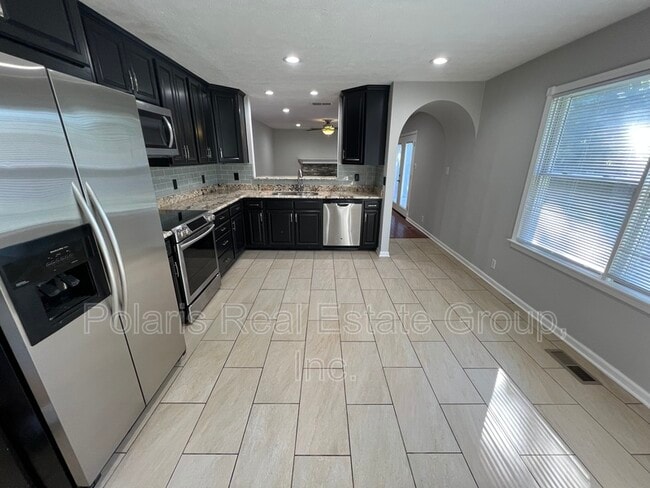Photo - 731 E 116th St