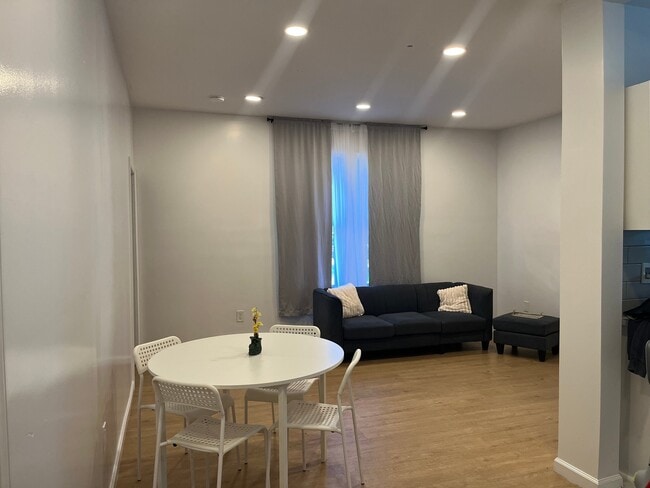 Building Photo - 539-541-541 18th Ave Unit 2