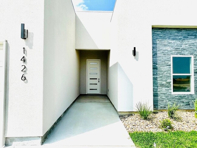 Photo - 1426 Los Estribos Dr