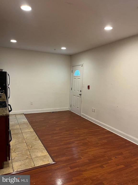 Building Photo - 1933 Cecil B. Moore Ave Unit 3R