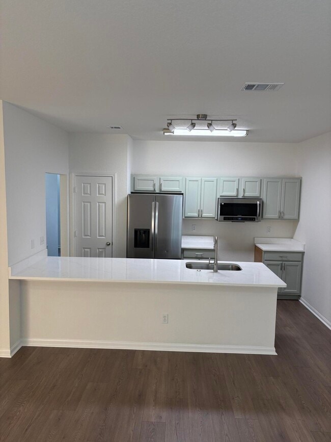 Photo - 1014 Airport Rd