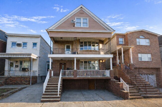 Building Photo - 19 W 27th St