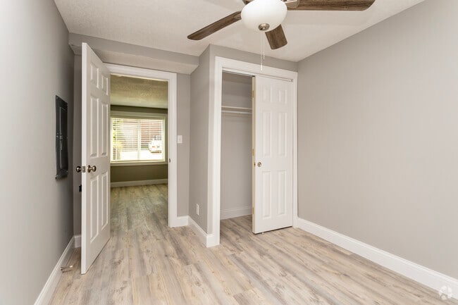 1BR, 1BA - 700SF