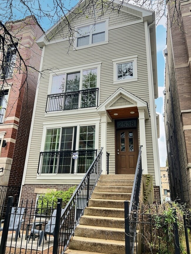 Building Photo - 2538 N Southport Ave Unit 1R