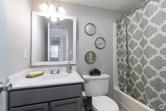 2 habitaciones, 1 baño, 865 pies cuadrados, baño