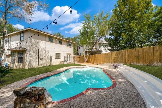5230 Ebony Dr