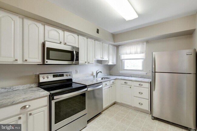 Photo - 14 Yorktown Ct