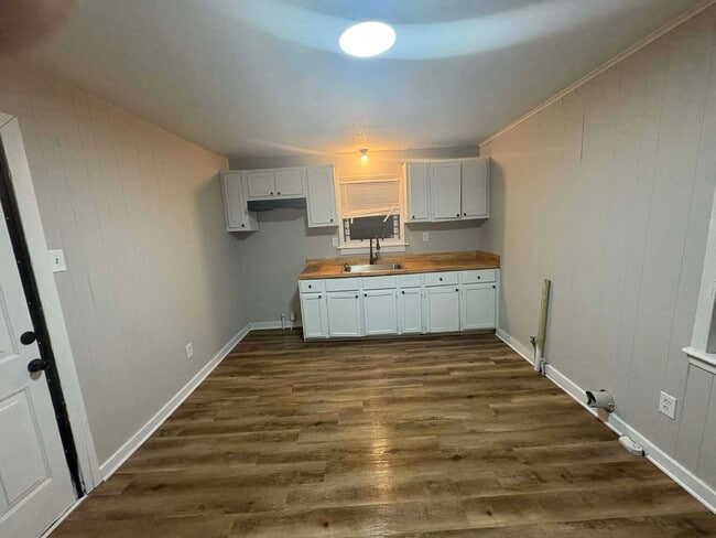 Photo - 668 Coach St