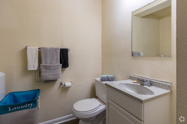 2BR, 1.5BA - 988SF