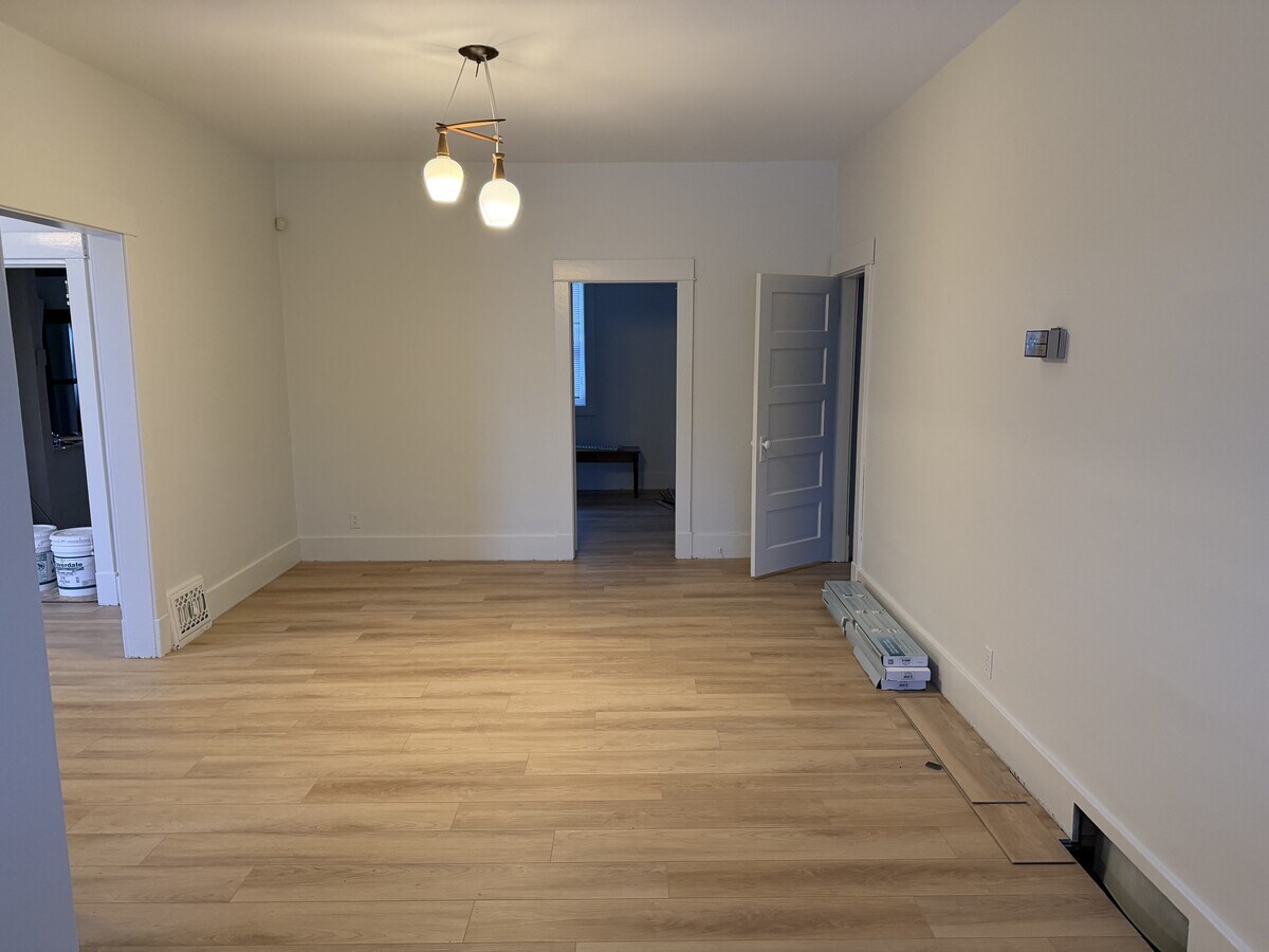 Photo - 410 Leslie Ave Unit 1